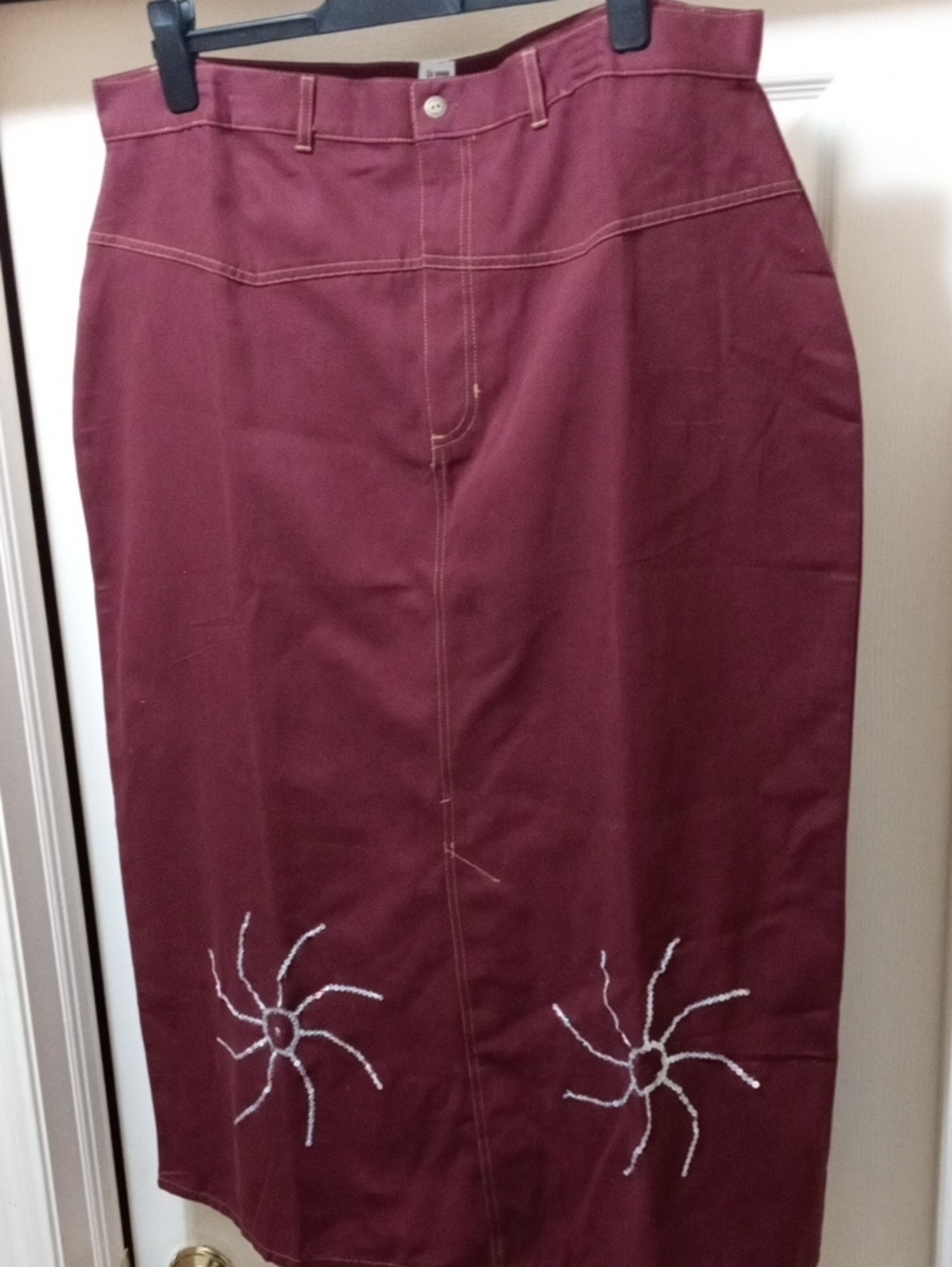 $20>>Women's Burgundy Pencil Skirt with White Embroidered Accents